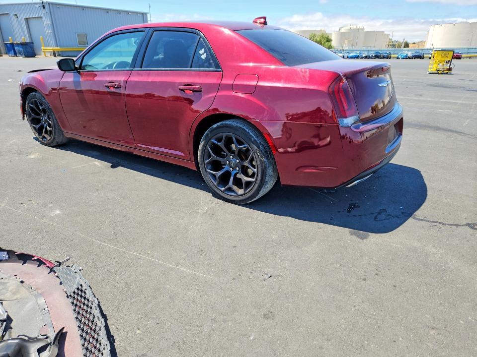 2019 CHRYSLER 300 TOURING — Фото 2 из 13