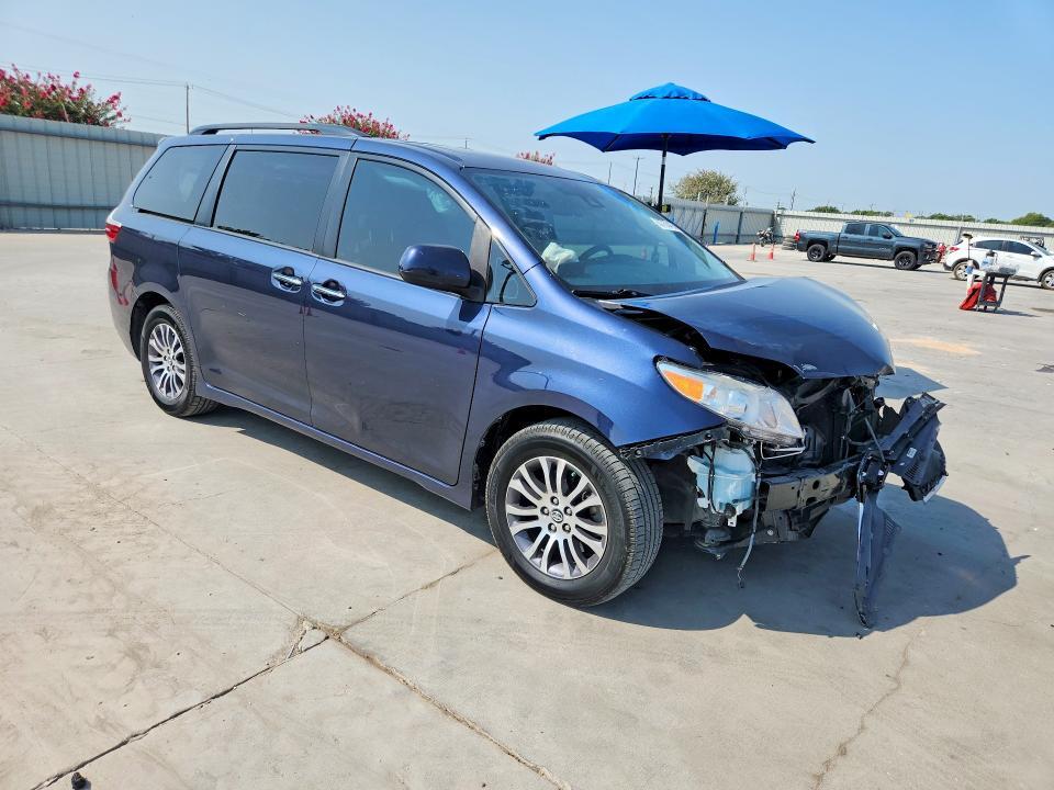 2018 TOYOTA SIENNA XLE 8-PASSENGER — Фото 4 из 13