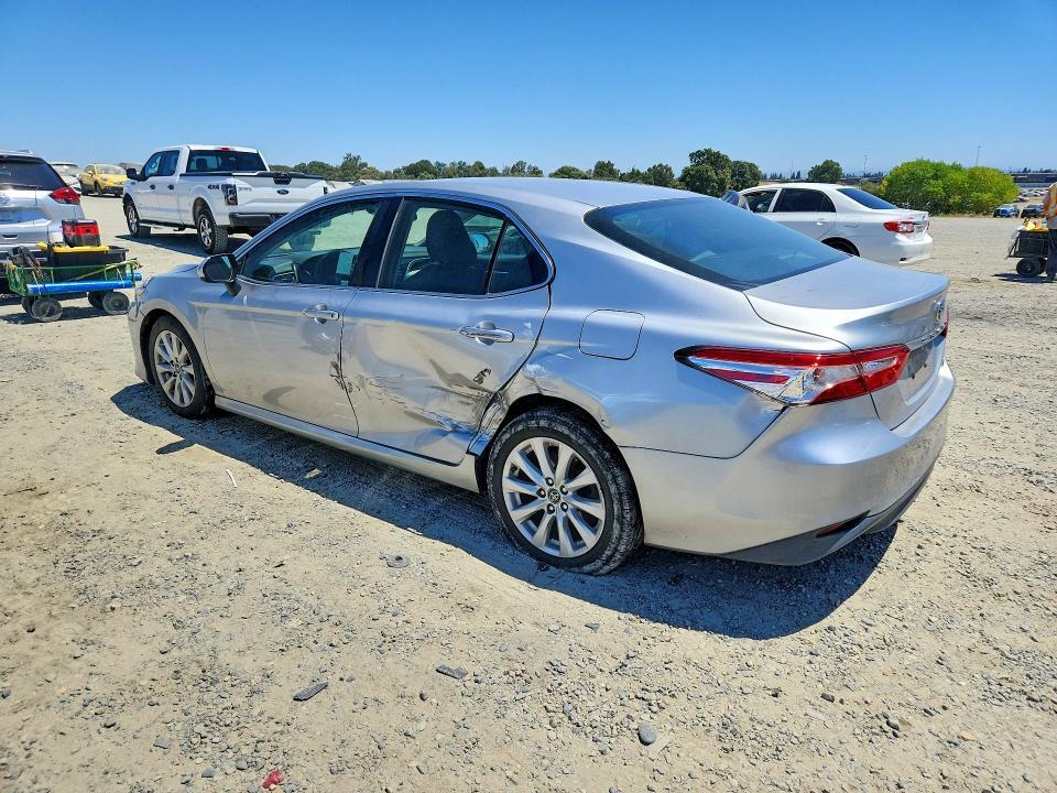 2018 TOYOTA CAMRY LE — Фото 2 из 12