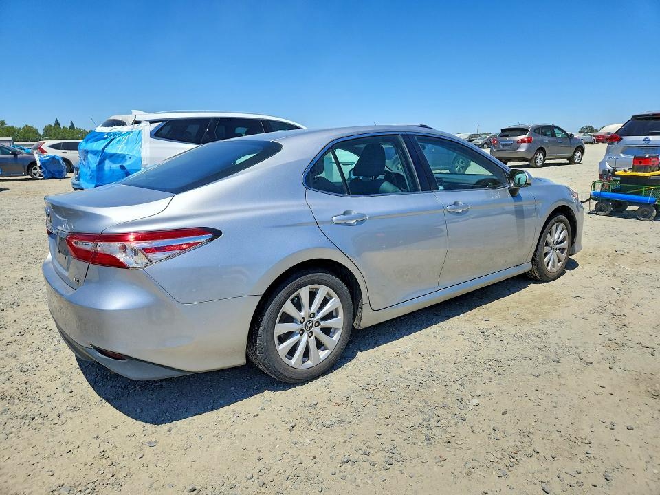 2018 TOYOTA CAMRY LE — Фото 3 из 12