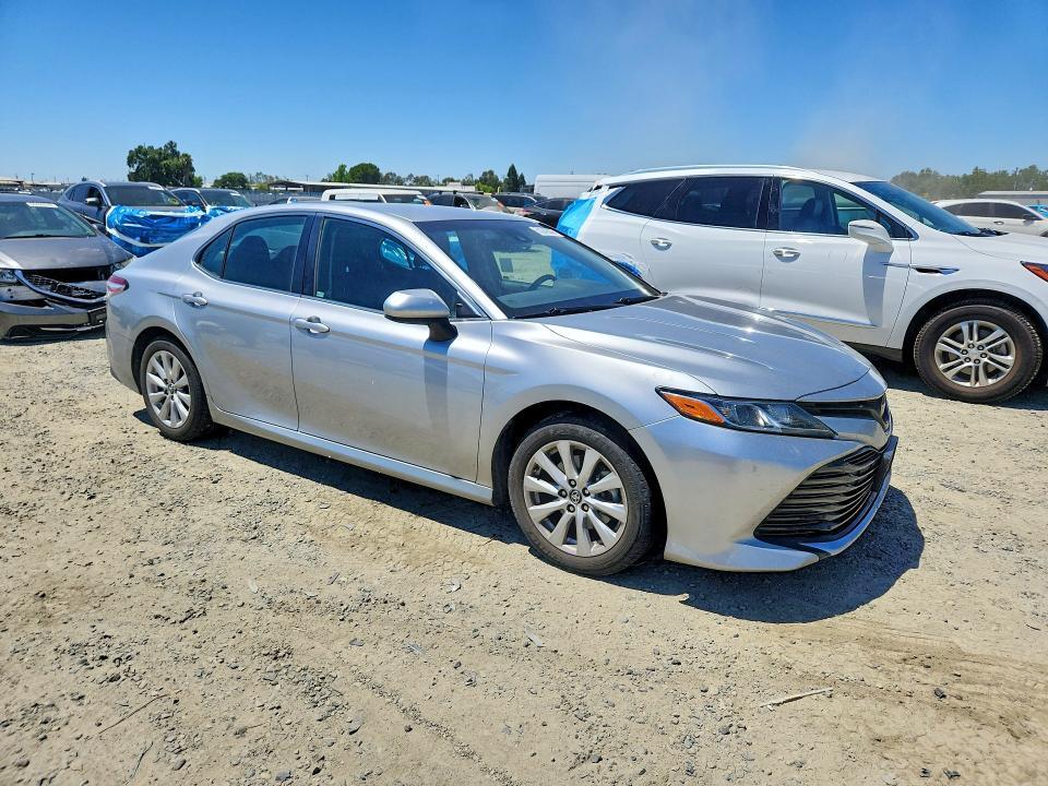 2018 TOYOTA CAMRY LE — Фото 4 из 12