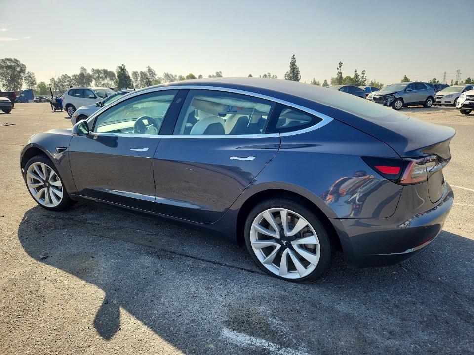 2018 TESLA MODEL 3 — Фото 2 из 12