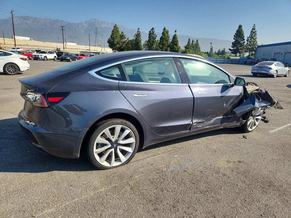 2018 TESLA MODEL 3 — Фото 3 из 12