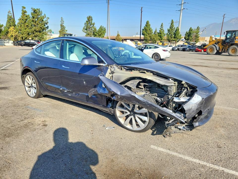 2018 TESLA MODEL 3 — Фото 4 из 12