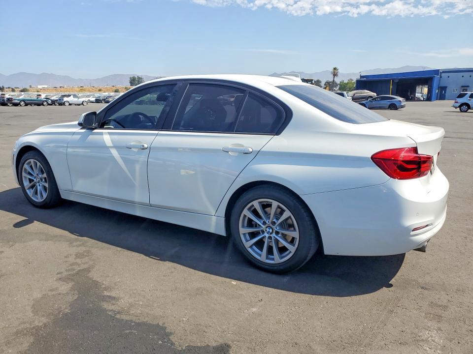 WBA8A9C50JAH14105 2018 BMW 320 photo no. 2