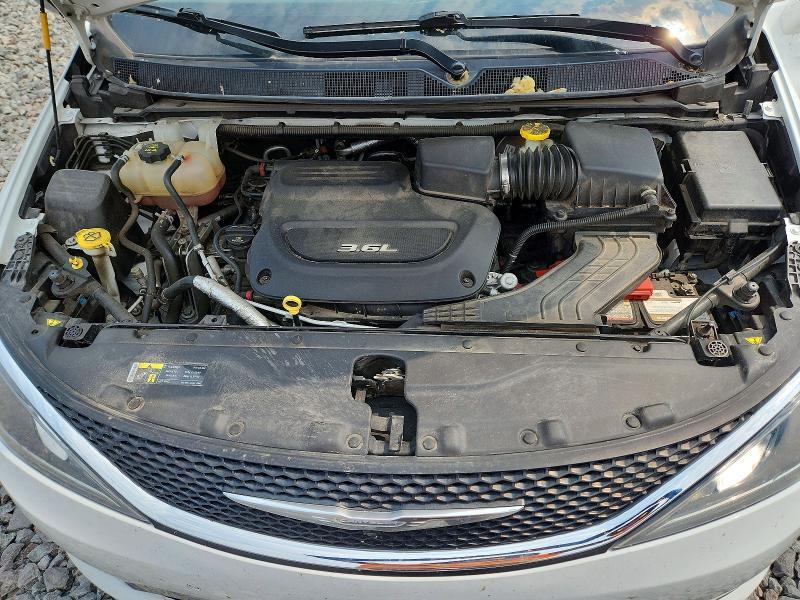 2017 CHRYSLER PACIFICA LIMITED — Фото 12 из 13