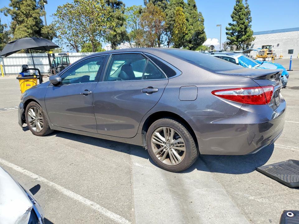 2017 TOYOTA CAMRY SE — Фото 2 из 12