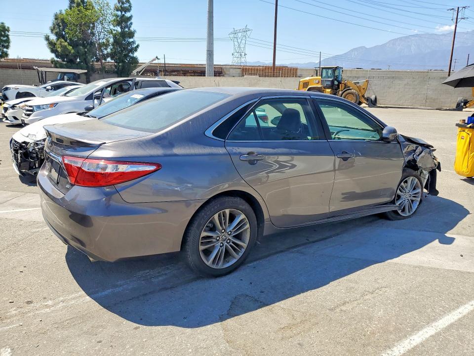2017 TOYOTA CAMRY SE — Фото 3 из 12
