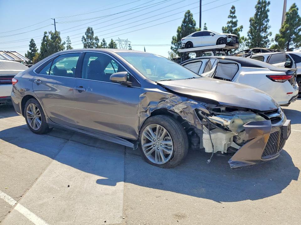 2017 TOYOTA CAMRY SE — Фото 4 из 12