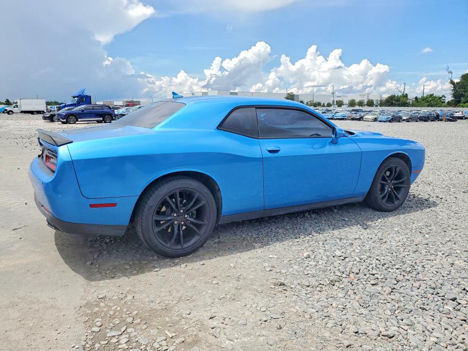 2016 DODGE CHALLENGER SXT — Фото 3 из 12