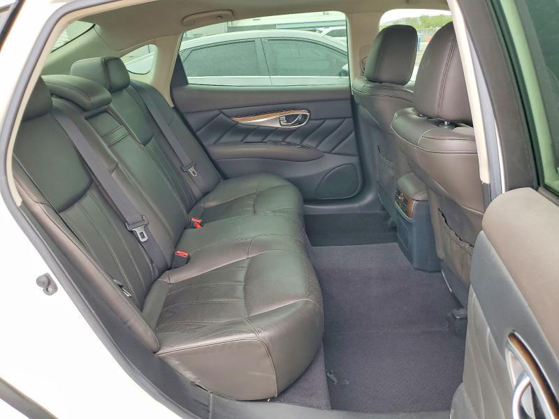 2016 INFINITI Q70L 3.7 — Фото 10 из 13