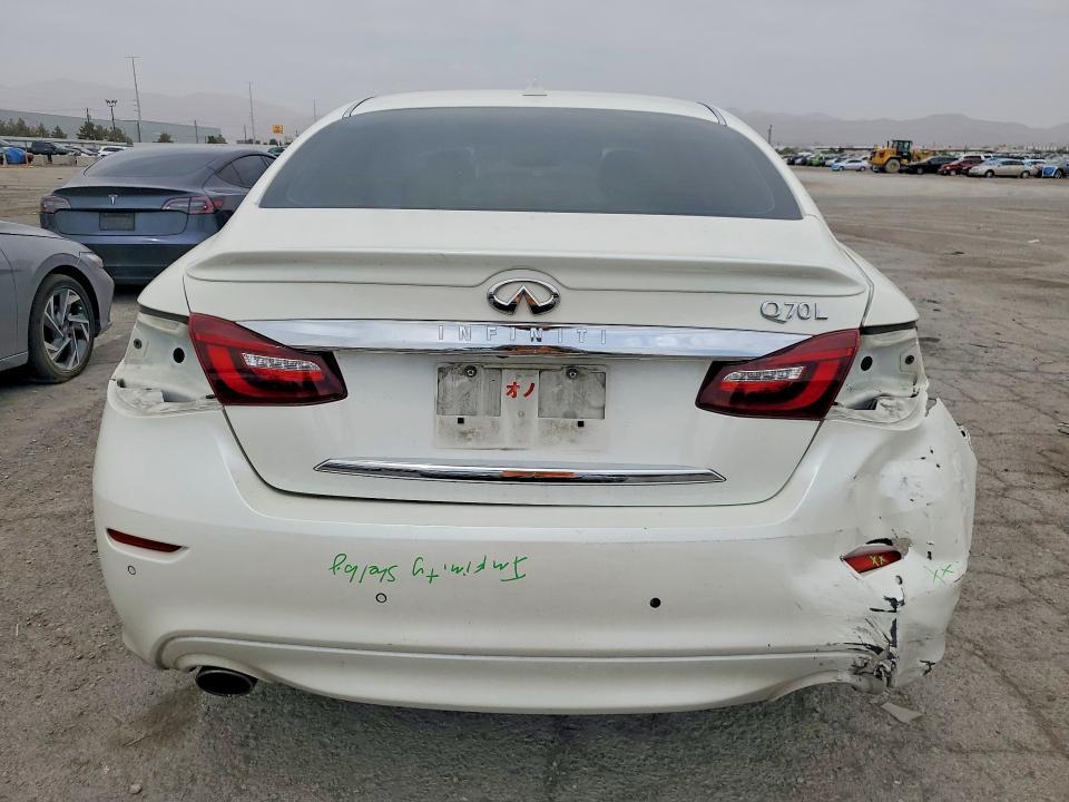 2016 INFINITI Q70L 3.7 — Фото 6 из 13