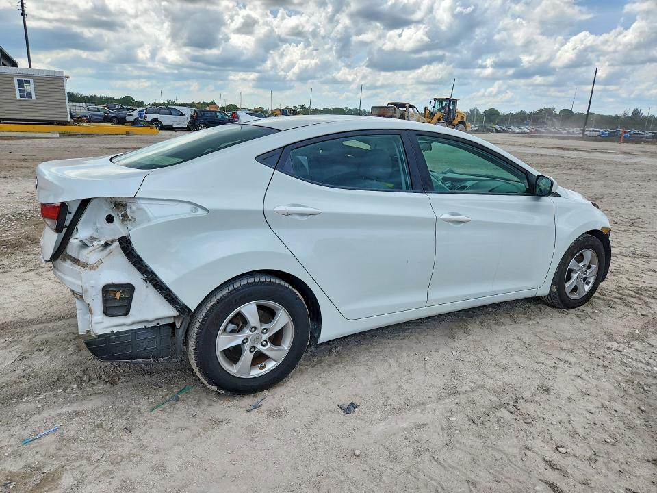2015 HYUNDAI ELANTRA SE — Фото 3 из 13