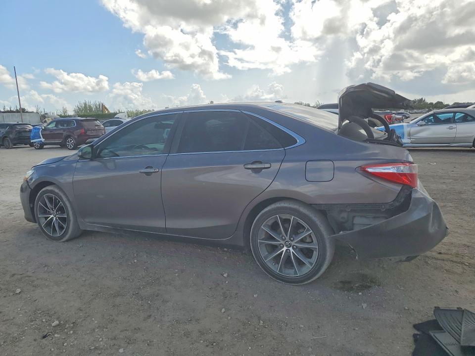 2015 TOYOTA CAMRY XSE — Фото 2 из 12