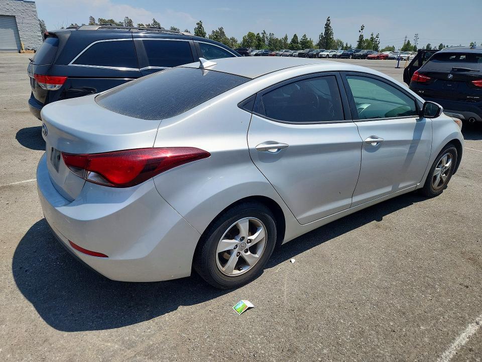 2015 HYUNDAI ELANTRA SE — Фото 3 из 12