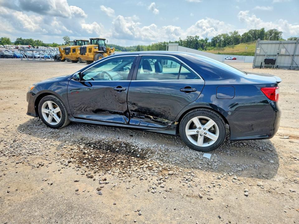 2014 TOYOTA CAMRY SE — Фото 2 из 12