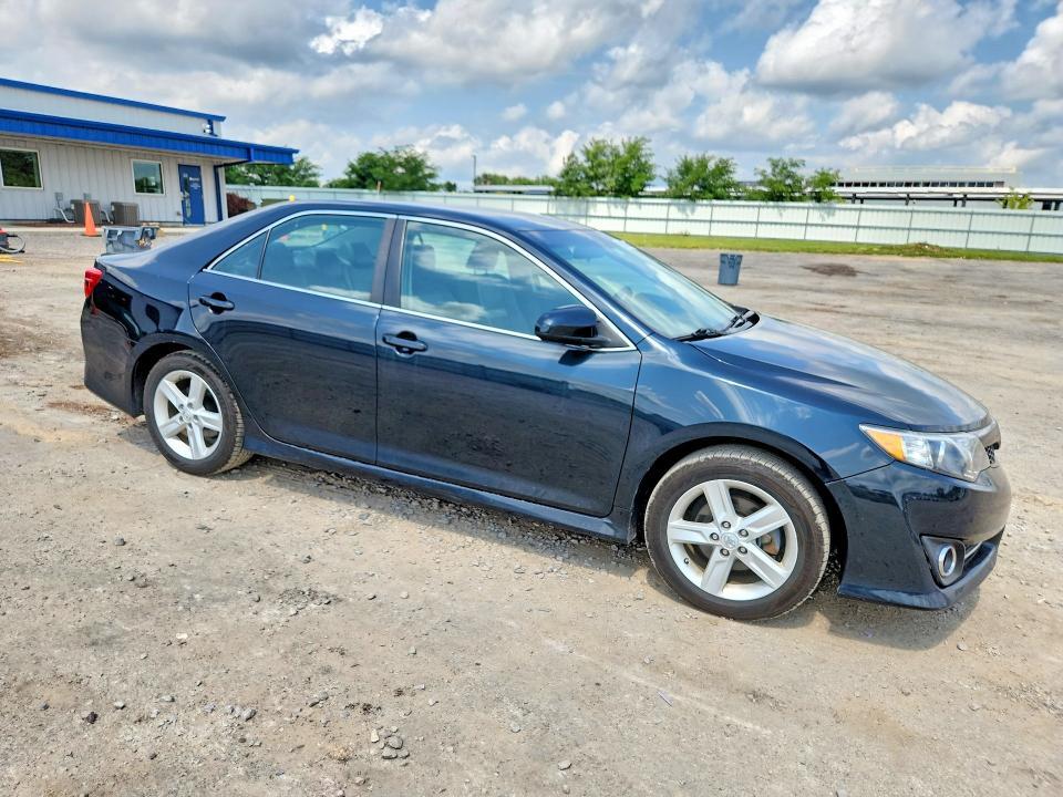 2014 TOYOTA CAMRY SE — Фото 4 из 12