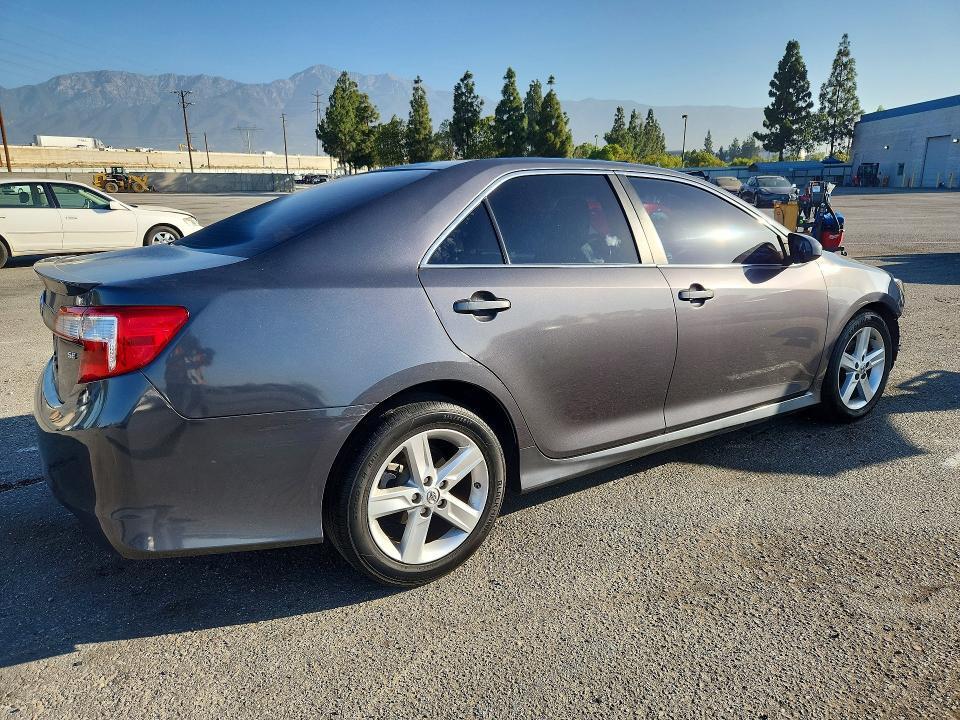 2014 TOYOTA CAMRY SE — Фото 3 из 13