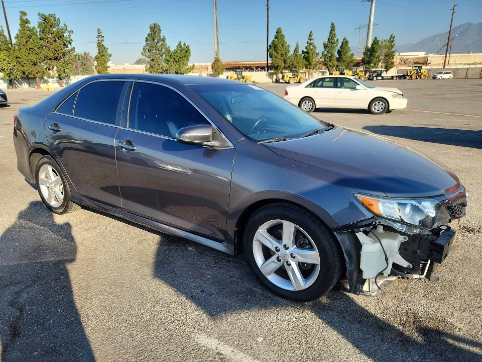 2014 TOYOTA CAMRY SE — Фото 4 из 13