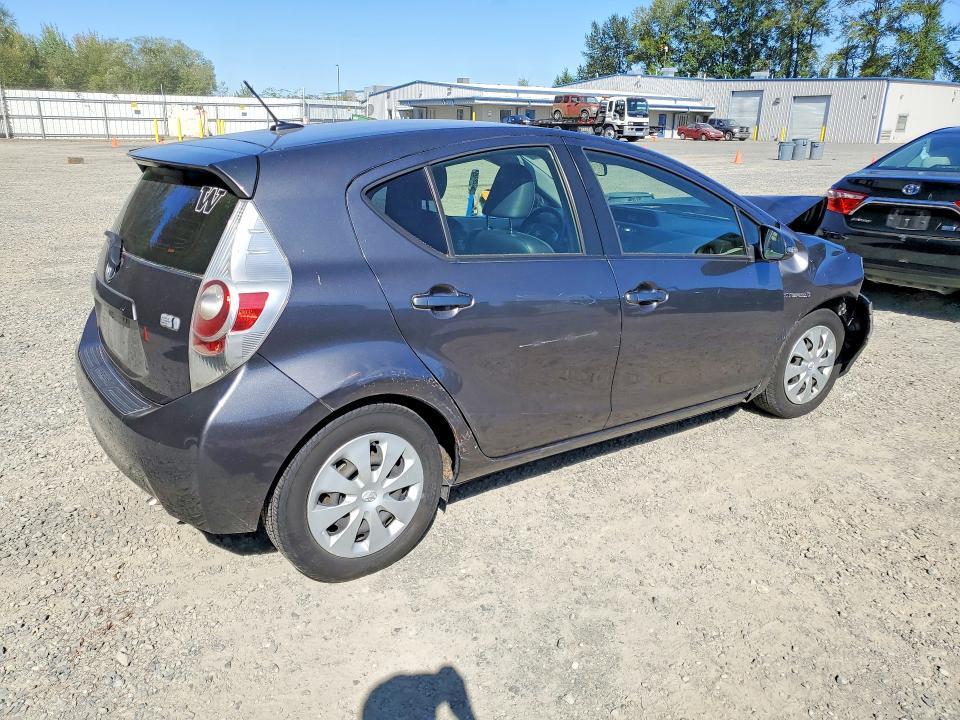 2013 TOYOTA PRIUS C FOUR — Фото 3 из 14