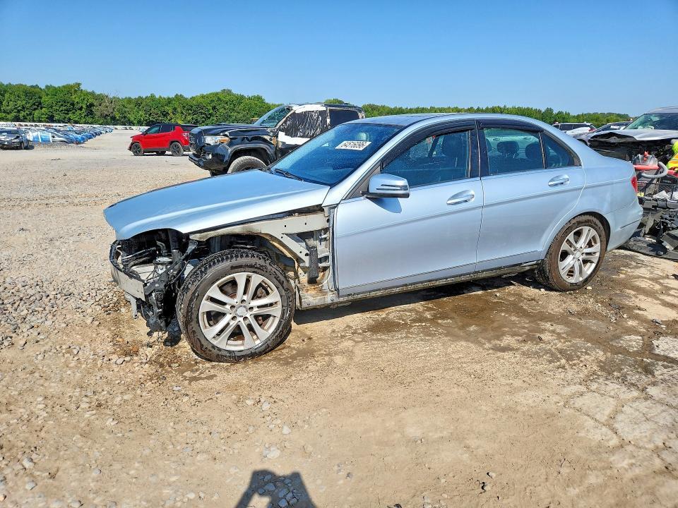 2013 MERCEDES-BENZ C WDDGF8AB3DR252814