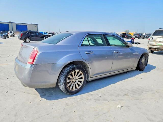 2013 CHRYSLER 300 — Фото 3 из 12
