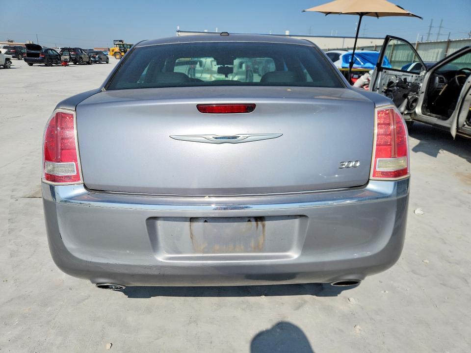 2013 CHRYSLER 300 — Фото 6 из 12