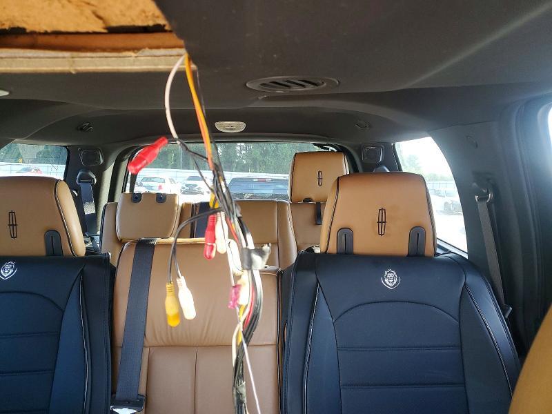 5LMJJ2J50BEJ01965 2011 LINCOLN NAVIGATOR photo no. 10