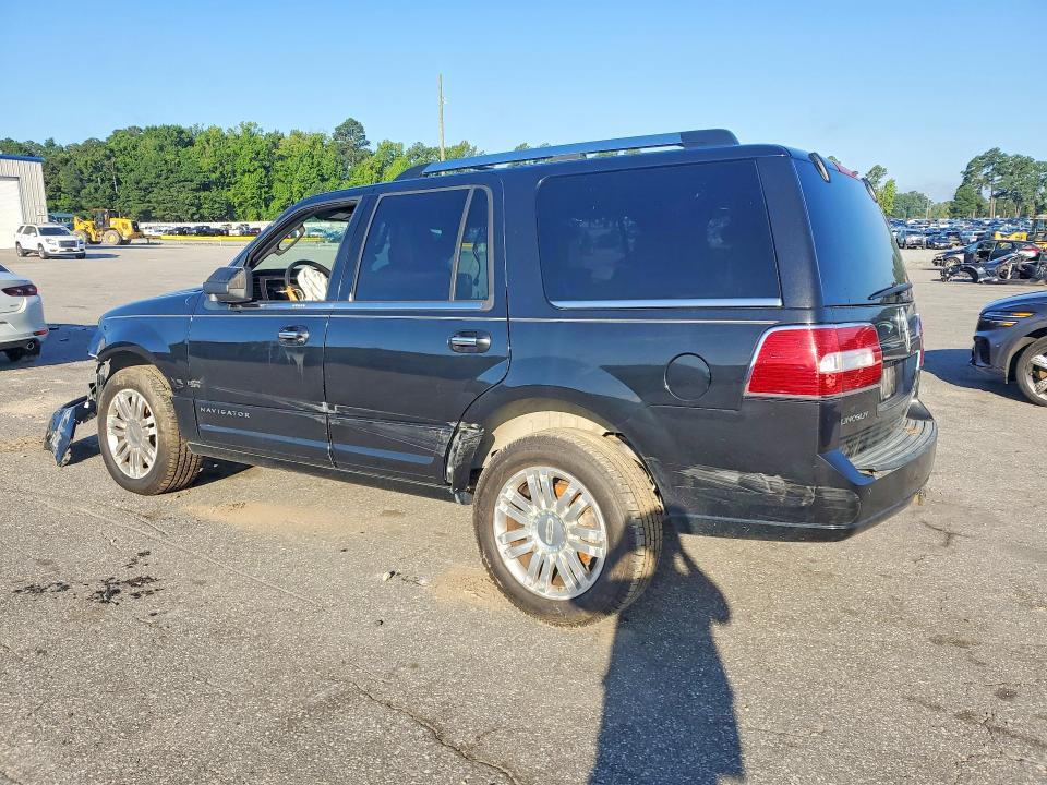 5LMJJ2J50BEJ01965 2011 LINCOLN NAVIGATOR photo no. 2