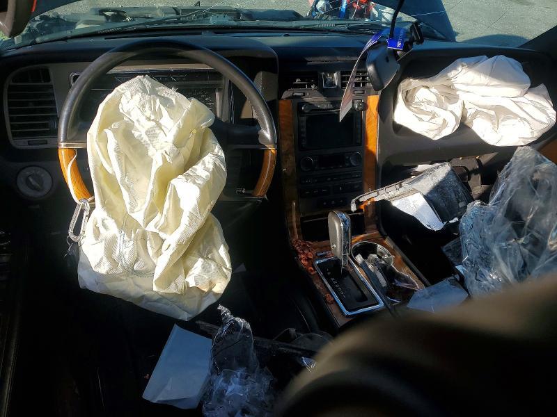 5LMJJ2J50BEJ01965 2011 LINCOLN NAVIGATOR photo no. 8