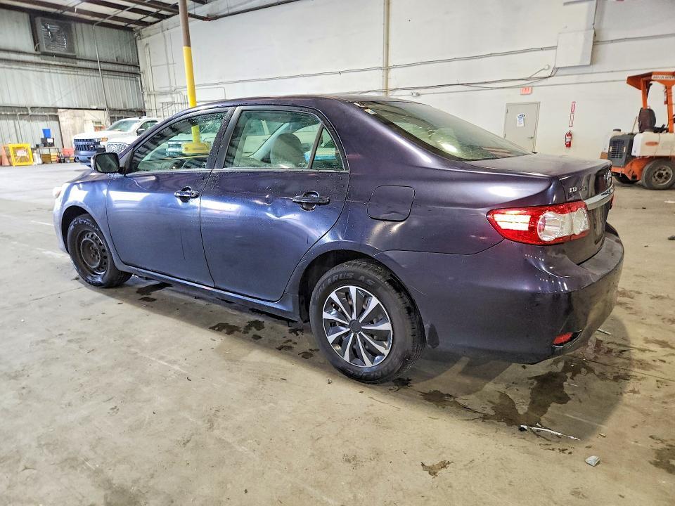 2011 TOYOTA COROLLA LE — Фото 2 из 12