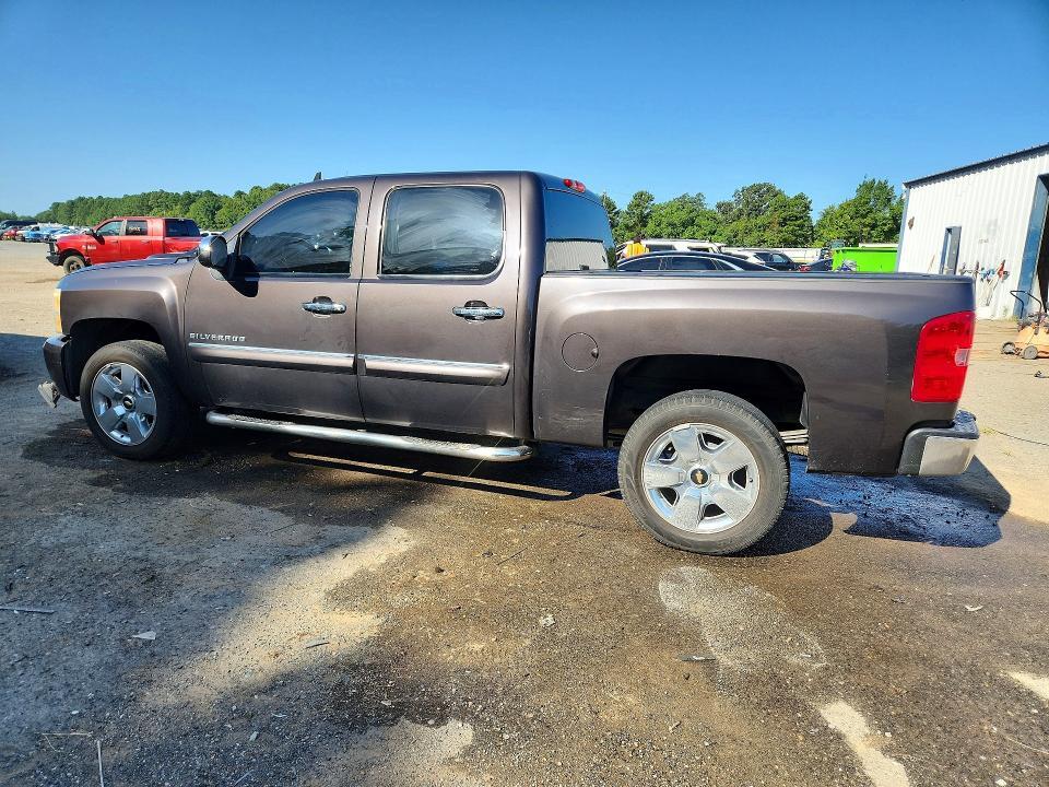 3GCPCSE03BG256416 2011 CHEVROLET SILVERADO photo no. 2