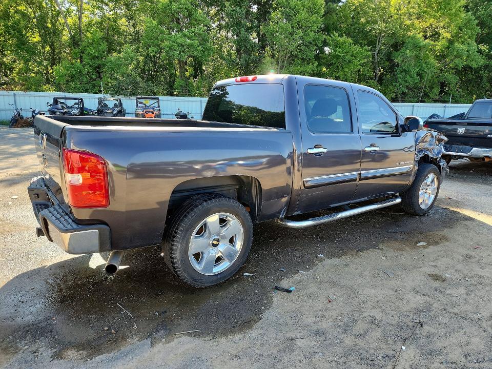 3GCPCSE03BG256416 2011 CHEVROLET SILVERADO photo no. 3