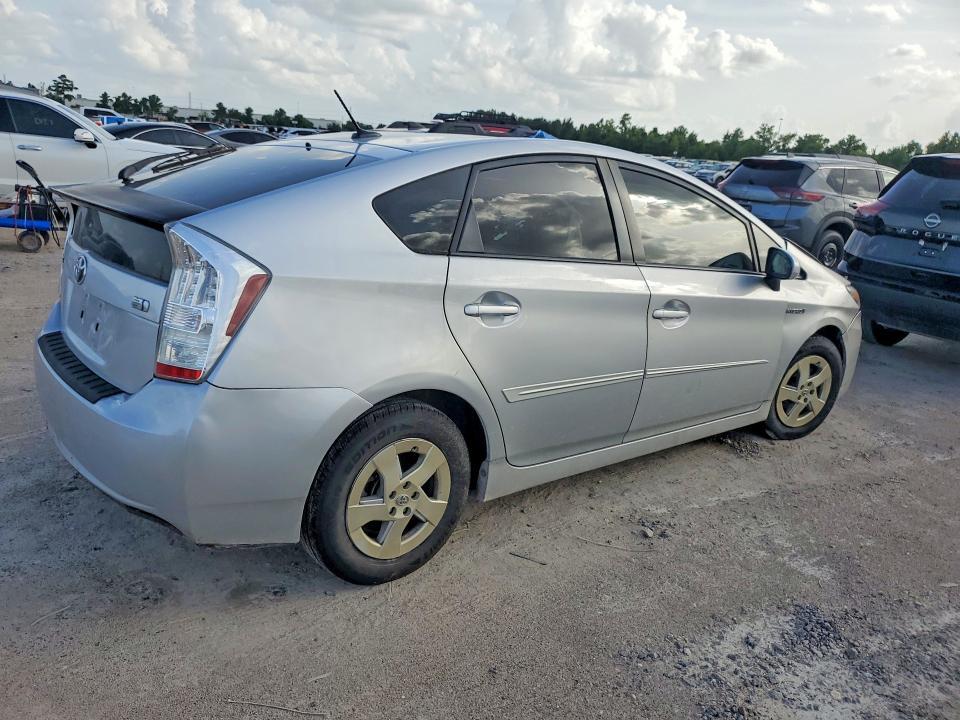 2011 TOYOTA PRIUS THREE — Фото 3 из 13