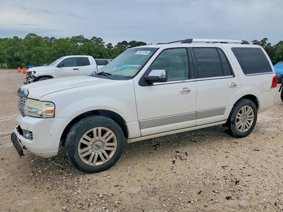 2011 LINCOLN NAVIGATOR 5LMJJ2H5XBEJ02062