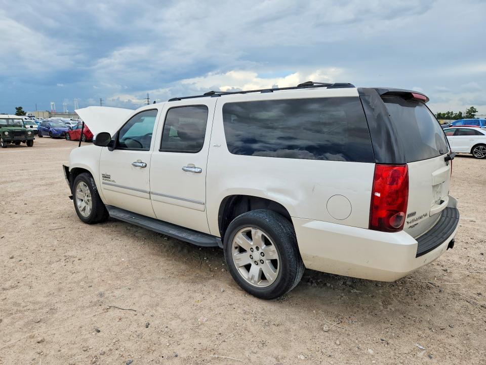 2011 GMC YUKON XL C1500 SLT — Фото 2 из 13