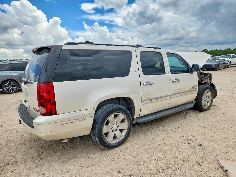 2011 GMC YUKON XL C1500 SLT — Фото 3 из 13