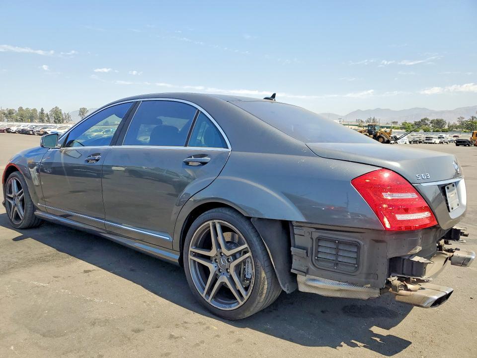 2011 MERCEDES-BENZ S 63 AMG — Фото 2 из 12