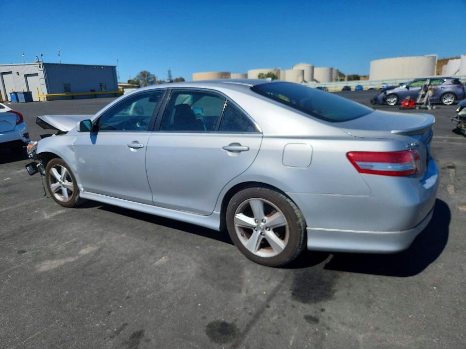 2010 TOYOTA CAMRY SE — Фото 2 из 13