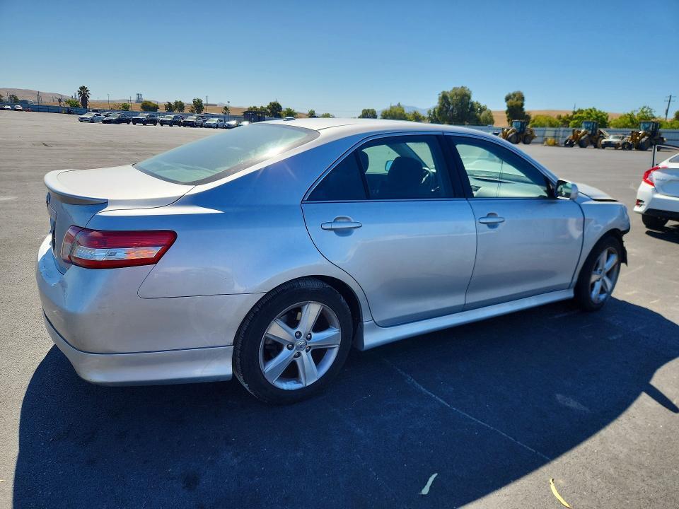 2010 TOYOTA CAMRY SE — Фото 3 из 13