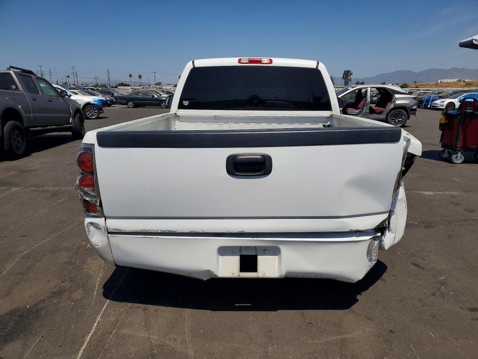 2004 CHEVROLET SILVERADO C1500 — Фото 6 из 12