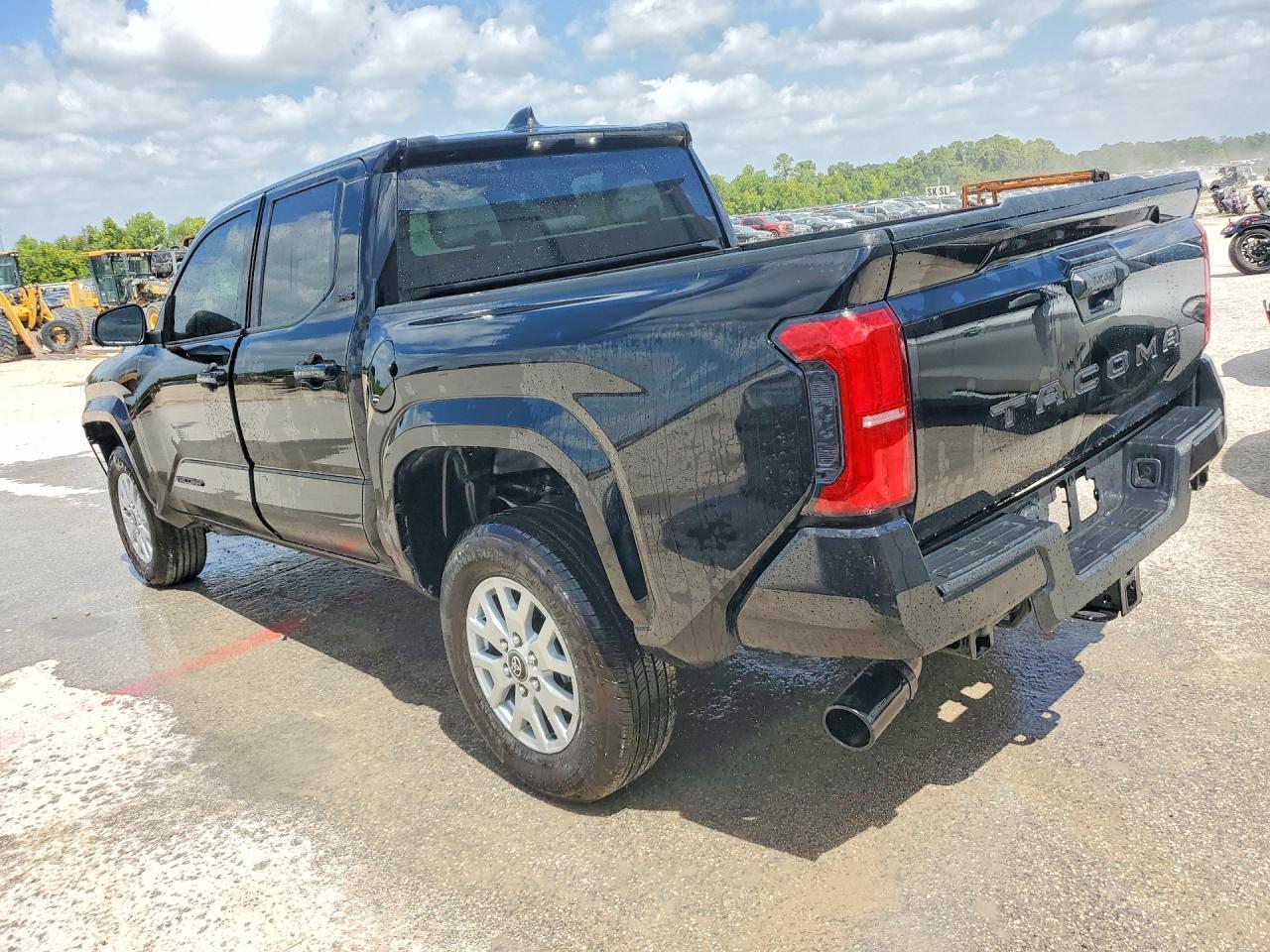 2025 TOYOTA TACOMA SR5 — Фото 2 из 12