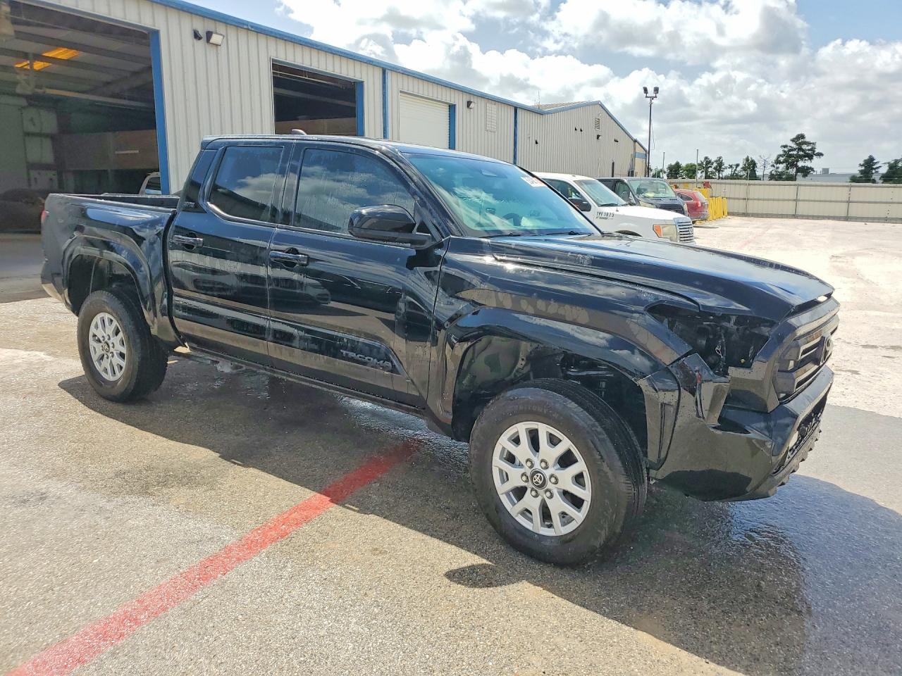 2025 TOYOTA TACOMA SR5 — Фото 4 из 12