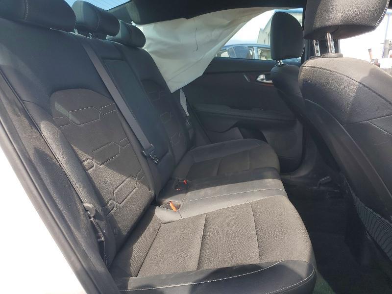 2023 KIA FORTE GT LINE — Фото 10 из 13