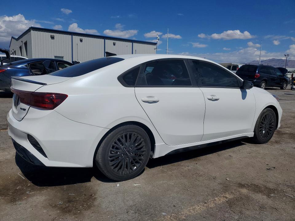2023 KIA FORTE GT LINE — Фото 3 из 13