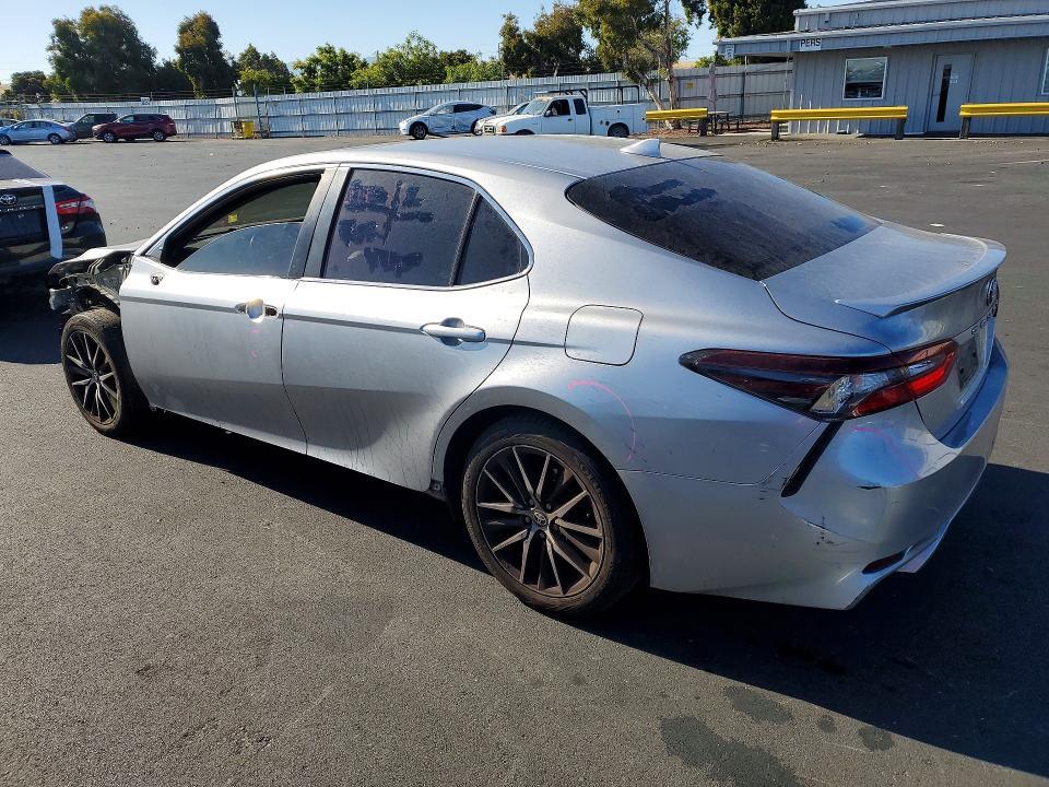 2022 TOYOTA CAMRY SE — Фото 2 из 13