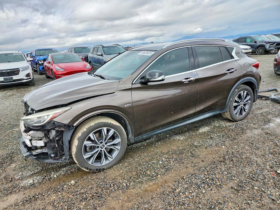 2017 INFINITI QX30 SJKCH5CR3HA020761