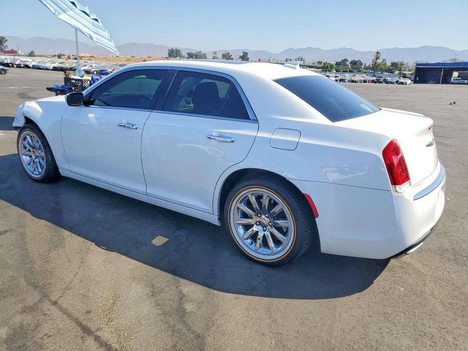2016 CHRYSLER 300C — Фото 2 из 12