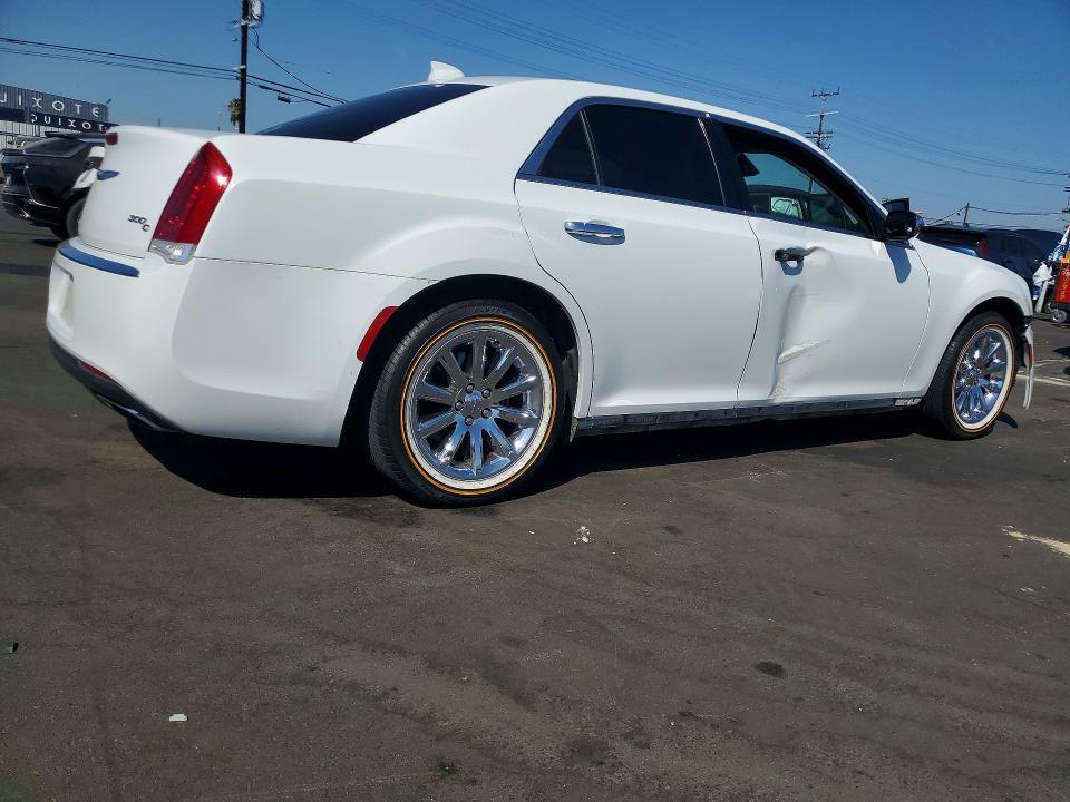 2016 CHRYSLER 300C — Фото 3 из 12