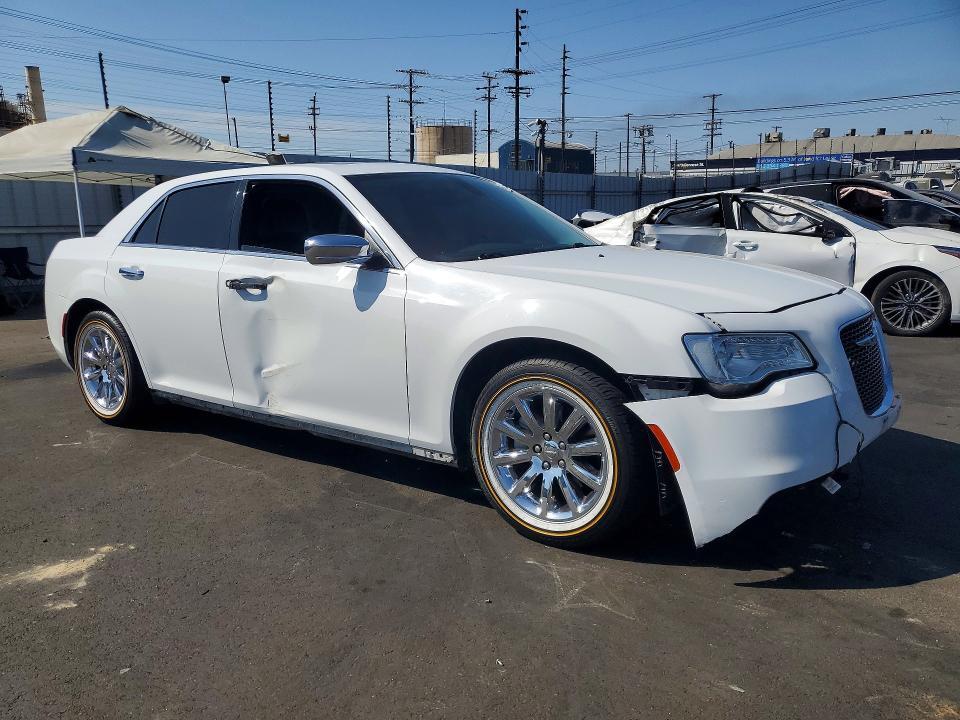 2016 CHRYSLER 300C — Фото 4 из 12